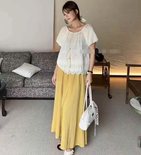 Le molt 夏語刺繡平口上衣 刺繡上衣、平口上衣、鏤空蕾絲、氣質上衣、綁帶上衣、溫柔風穿搭、文青風女裝、白色上衣推薦、短袖鏤空刺繡