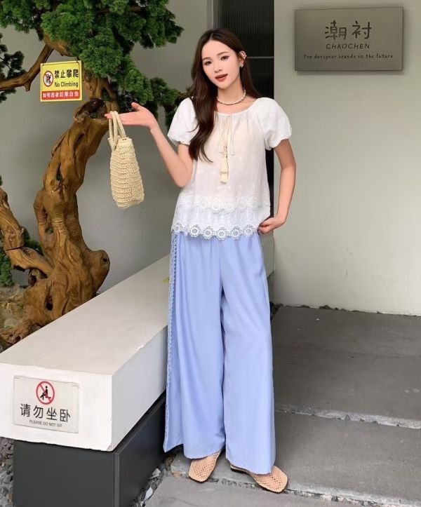Le molt 夏語刺繡平口上衣 刺繡上衣、平口上衣、鏤空蕾絲、氣質上衣、綁帶上衣、溫柔風穿搭、文青風女裝、白色上衣推薦、短袖鏤空刺繡