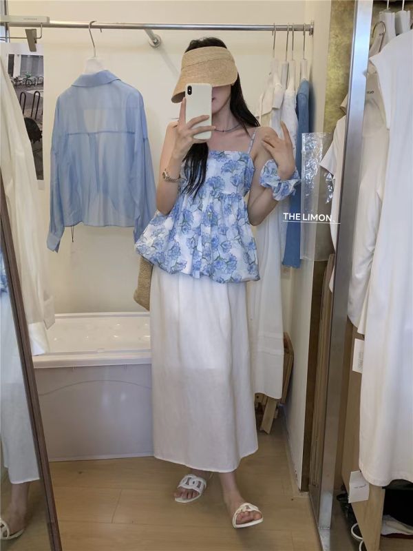 Le molt 花影水色細肩背心 細肩背心,印花背心,泡泡下擺上衣,夏日上衣,渡假風穿搭,水彩印花,甜美穿搭,氣質背心,日常穿搭,花卉上衣