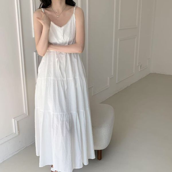 Le molt 晨光微粒｜立體肌理吊帶洋裝 吊帶長洋裝,純白洋裝,夏日長裙,氣質洋裝,韓系洋裝,甜美穿搭,約會洋裝,夏日穿搭