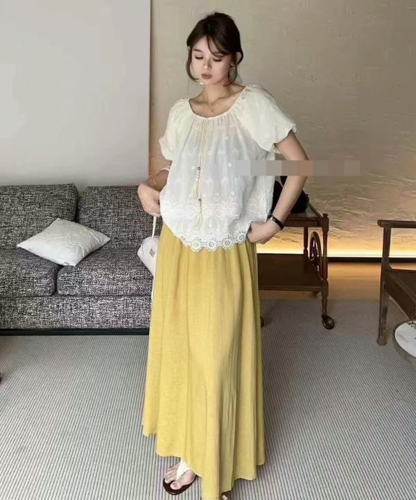 Le molt 夏語刺繡平口上衣 刺繡上衣、平口上衣、鏤空蕾絲、氣質上衣、綁帶上衣、溫柔風穿搭、文青風女裝、白色上衣推薦、短袖鏤空刺繡