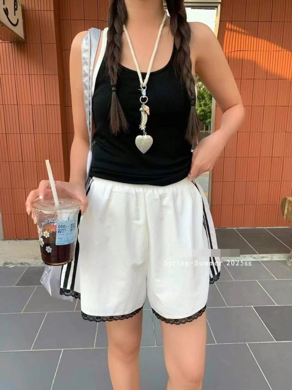 Le molt 運動蕾絲鑲邊短褲 運動風短褲,蕾絲短褲,拼接短褲,側邊條紋短褲,彈性腰短褲,輕鬆短褲,休閒短褲,春夏短褲,女款短褲,甜美運動褲
