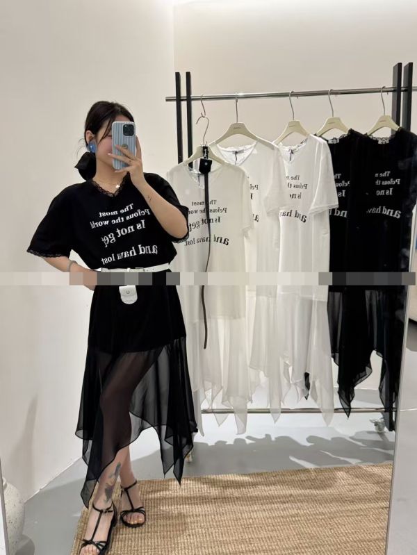 Le molt 輕紗設計拼接洋裝 韓系洋裝,紗裙洋裝,拼接洋裝,氣質女裝,輕紗洋裝,顯瘦洋裝,約會穿搭,韓風穿搭,女神風洋裝