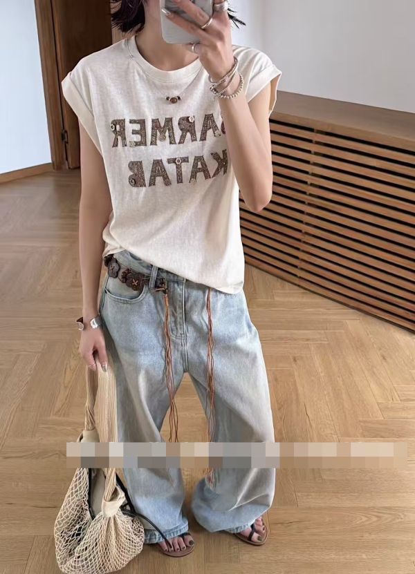 Le molt 復古微鉚釘小花T 鉚釘T恤,小花T恤,復古風T恤,印花上衣,甜酷穿搭,夏日T恤,棉質短袖,簡約設計T恤,個性T恤,女裝上衣推薦