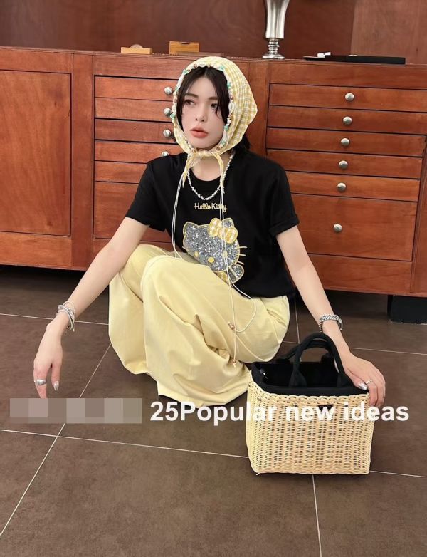 Le molt Kitty童趣T Kitty童趣T,亮片刺繡上衣,格紋拼接T恤,角色造型T恤,甜美風短袖,可愛風上衣,柔棉質T恤,日系童趣T,韓系拼接上衣,俏皮風穿搭