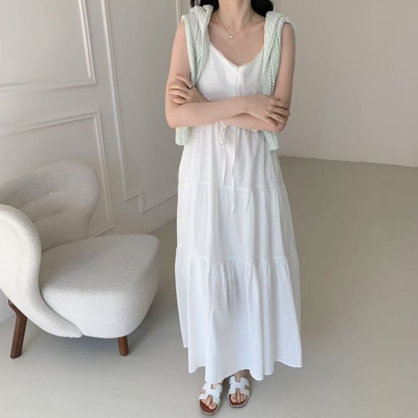 Le molt 晨光微粒｜立體肌理吊帶洋裝 吊帶長洋裝,純白洋裝,夏日長裙,氣質洋裝,韓系洋裝,甜美穿搭,約會洋裝,夏日穿搭