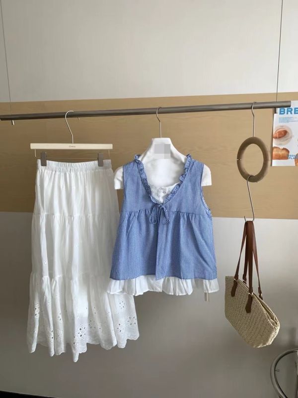 Le molt 野餐格調假兩件上衣 格紋上衣,綁帶上衣,荷葉邊上衣,鄉村風上衣,無袖背心上衣,復古風格女裝,日系氣質穿搭,甜美風上衣,文青風女裝,夏季女裝推薦