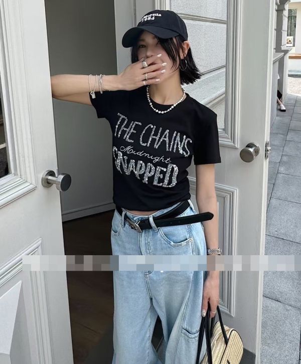 Le molt 美式絢麗字母T 字母T恤,立體字母T,街頭風T恤,時尚短袖T,設計感上衣,個性T恤推薦,潮流印花T,女生T恤,THE CHAINS SNAPPED