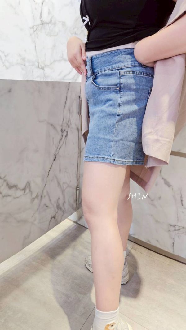 基本款牛仔短褲 