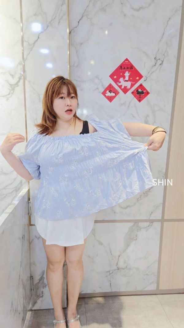 氣質女孩會愛的花花澎澎上衣(杏/藍) 