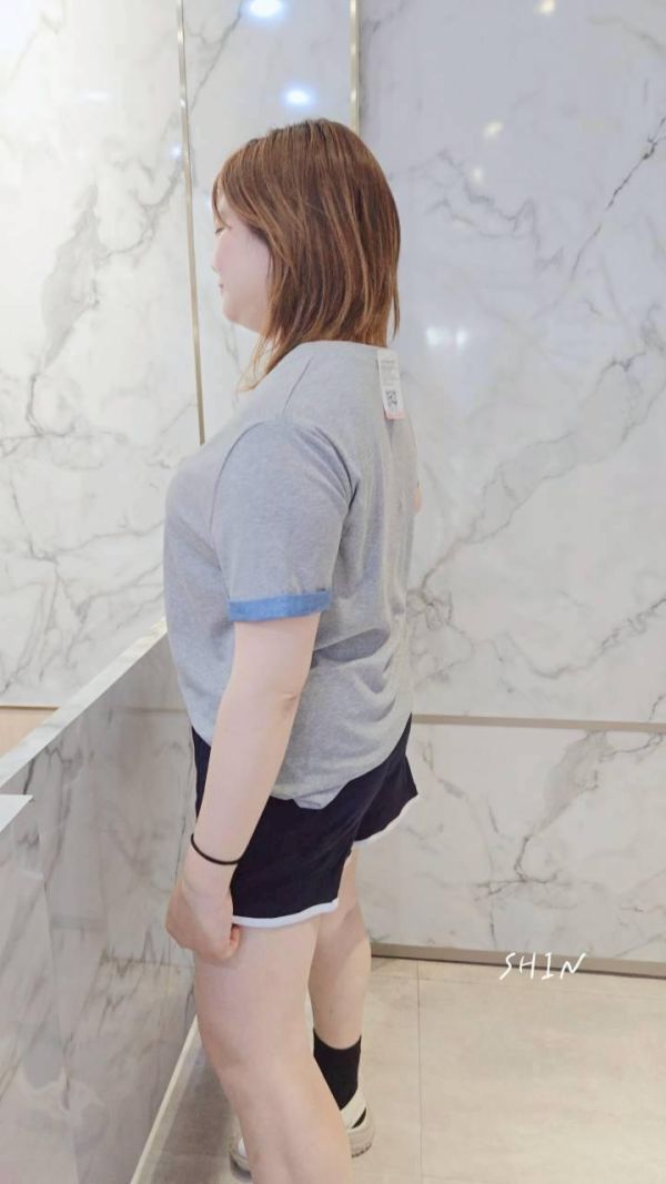 布邊牛仔英字T(黑/灰) 