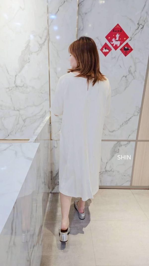 縮口口袋太空棉中長版小洋裝 