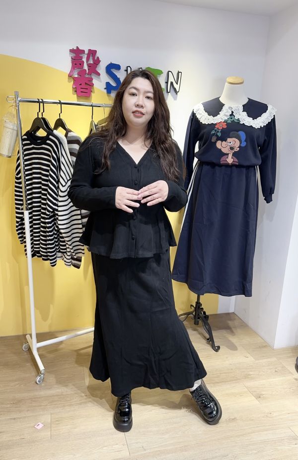 最美麗的針織氣質魚尾長裙套裝(黑/灰) 