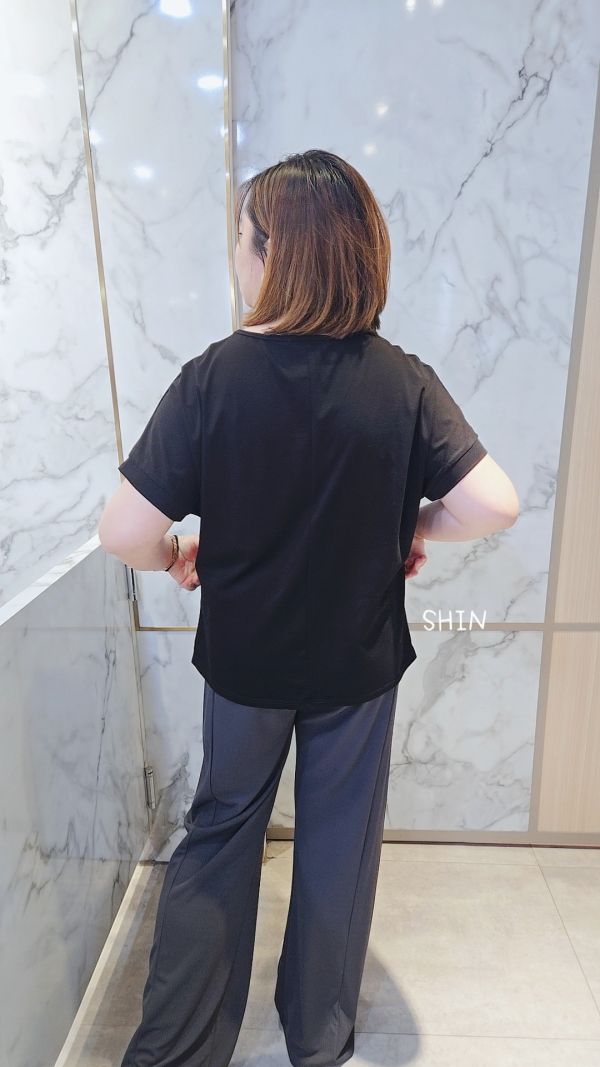 領一釦腰折設計上衣(黑/杏) 