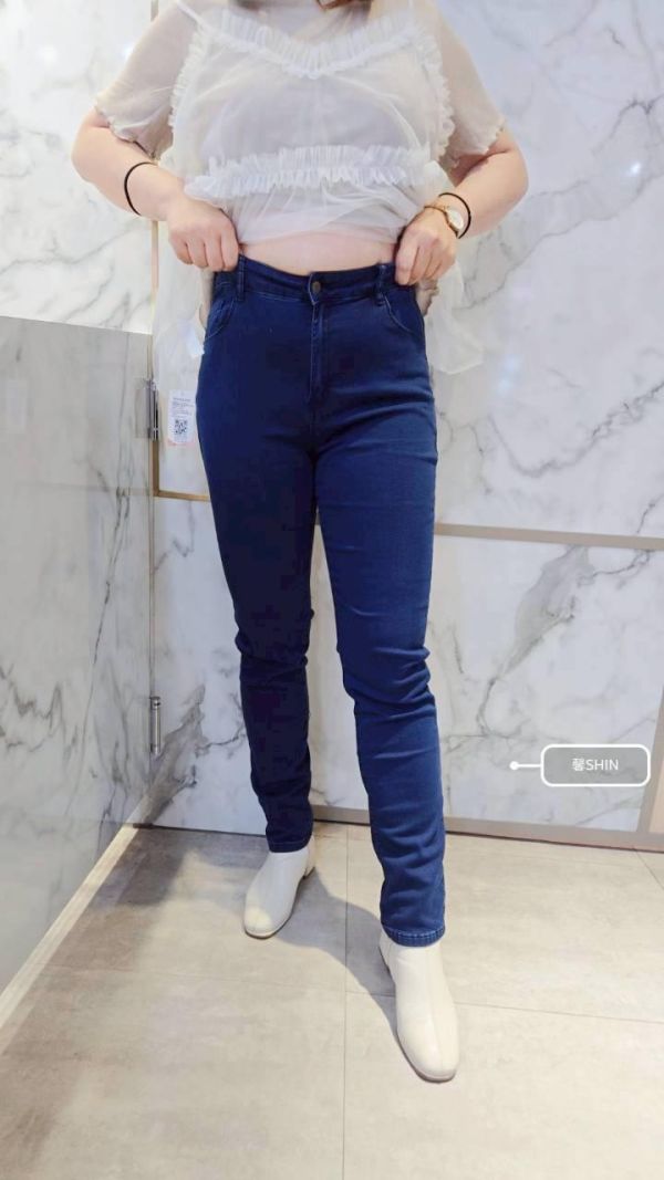 蜜桃臀牛仔長褲 