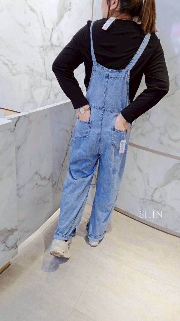 刷破牛仔吊帶褲 