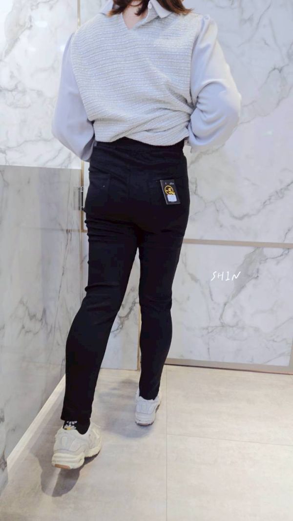 三顆假釦超彈高腰褲 