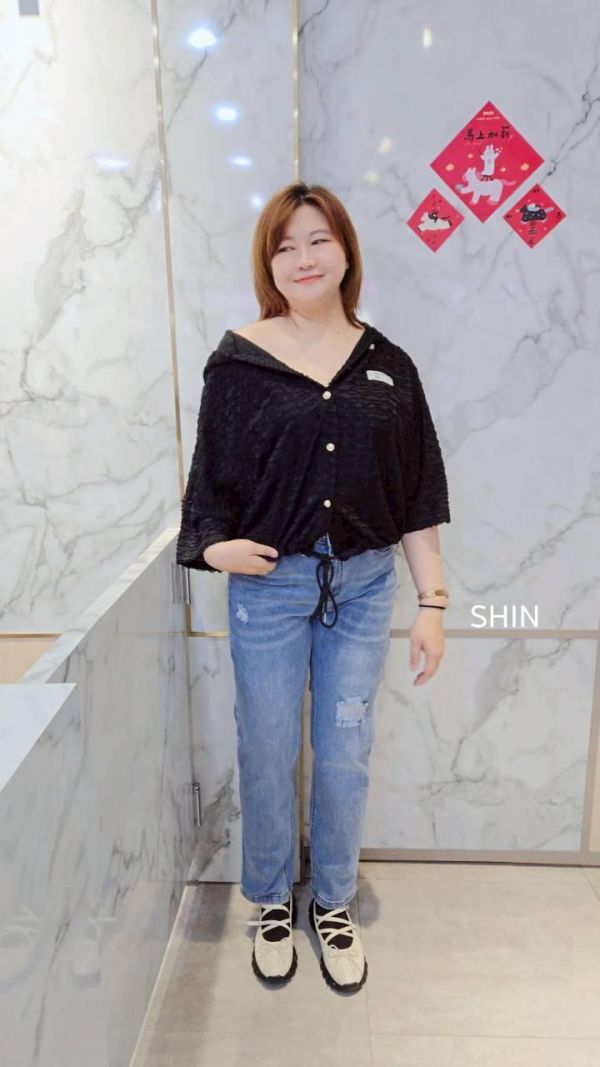 深色口袋心電圖刷破小直筒褲 