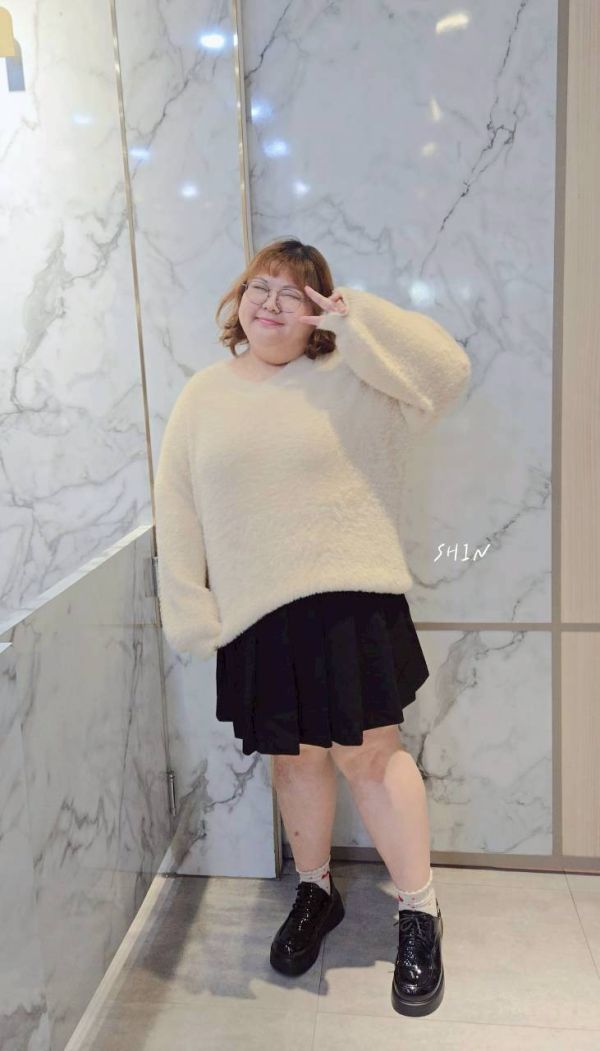 一直很想買的毛毛上衣(黑/水藍/杏/灰) 