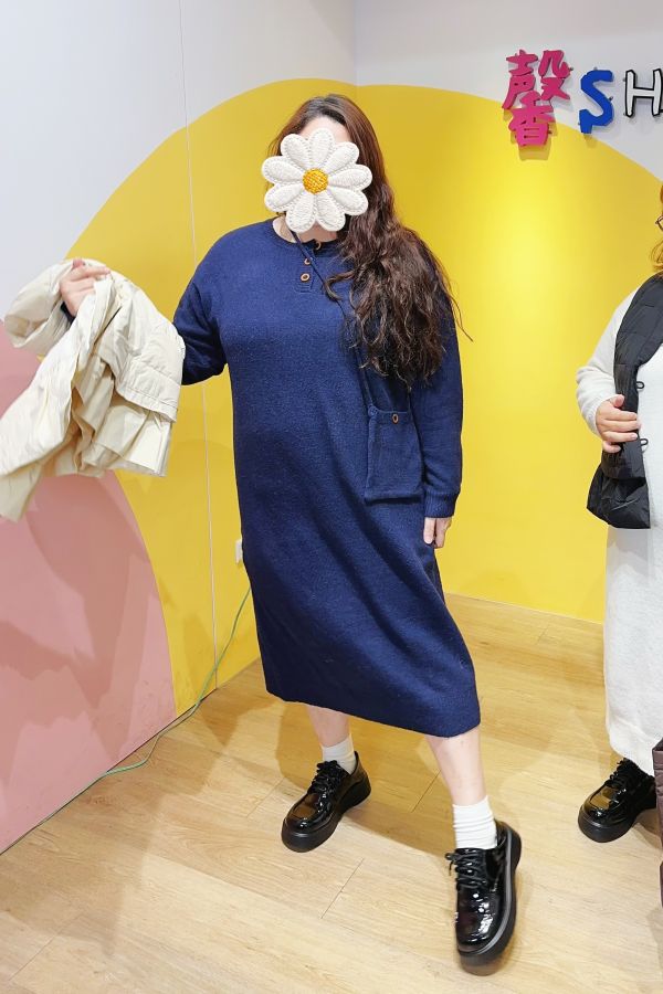 圓領排扣帶包針織連衣裙(深藍/杏) 