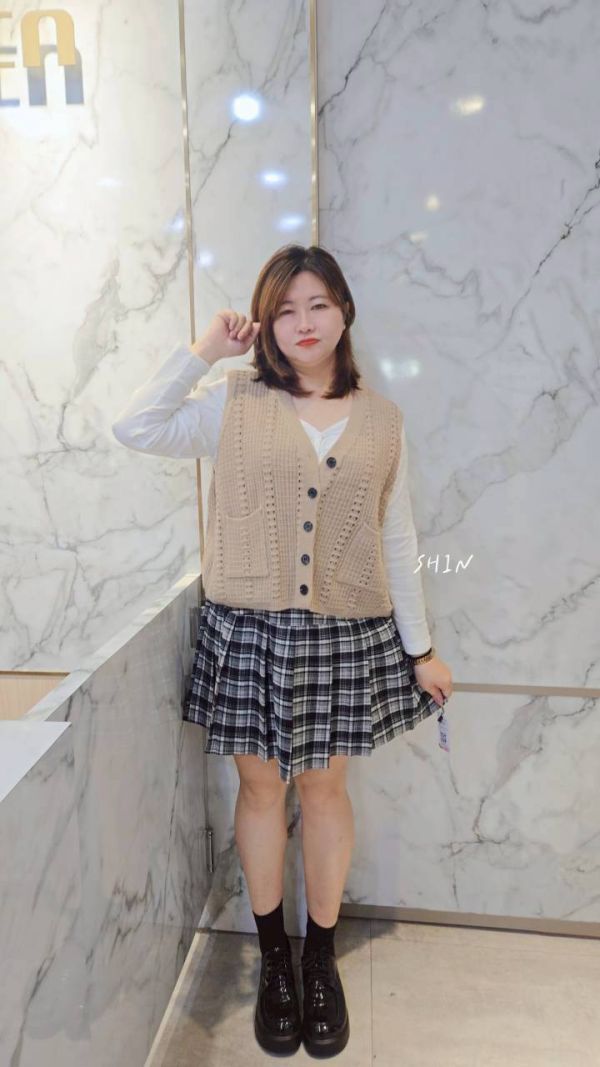 日系鬆餅格針織背心(黑/白/杏/卡其/綠) 