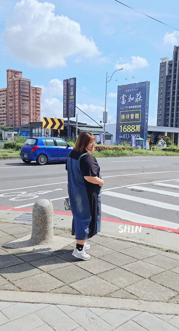 修身障眼法的顯瘦牛仔洋裝 