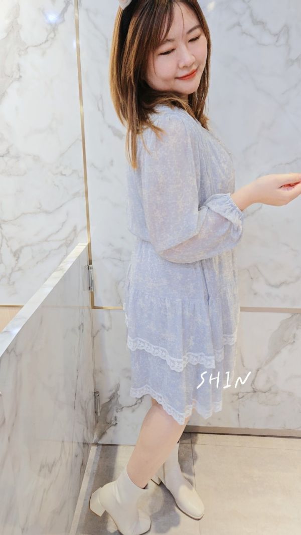 下滾蕾絲碎花蛋糕短洋 