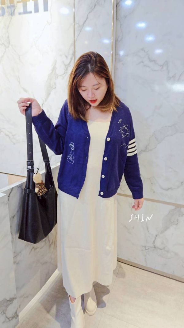 趣味圖案V領薄款針織開衫(白/藍) 