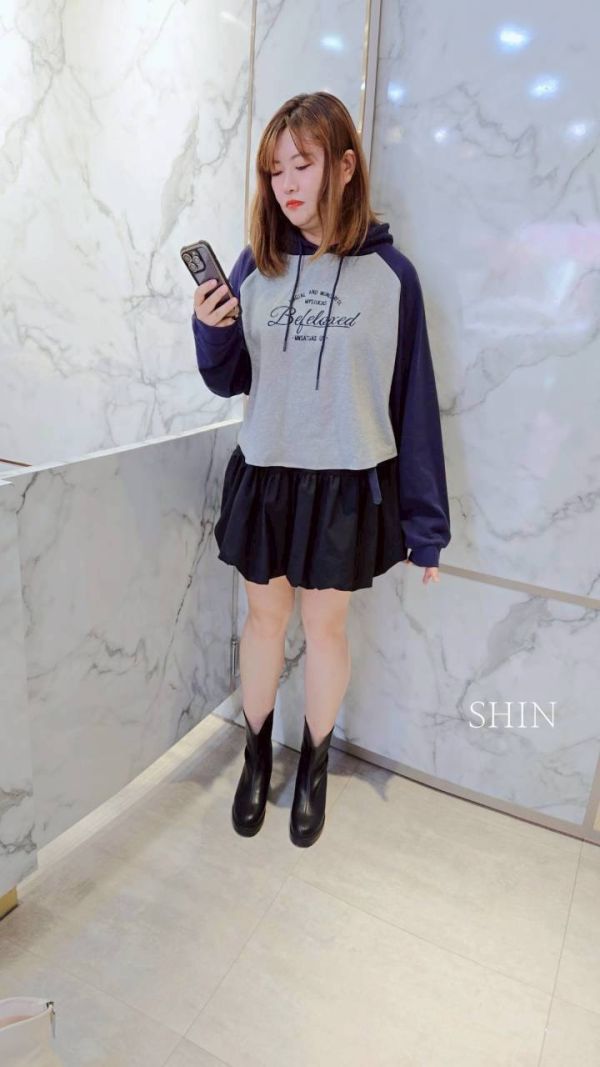 撞色字母連帽上衣(月影灰/乳酪杏) 