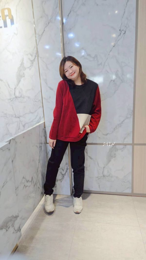 挺版斜切撞色T(黑/紅) 