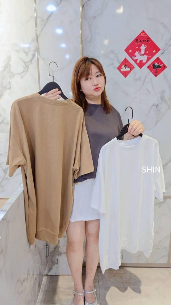 永遠缺一件的圓領長版素T(白/黑/咖/深灰) 