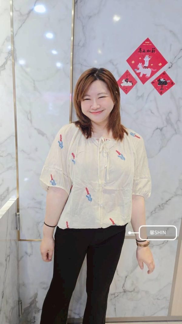 日系女孩刺繡棉麻上衣 