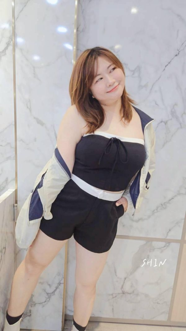 好辣的太空棉撞色平口套裝(奶茶/黑) 