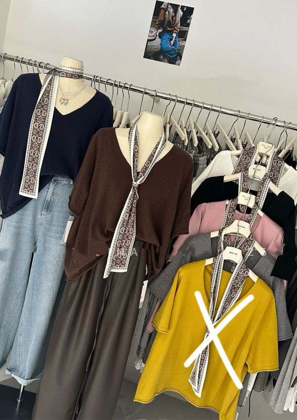 軟軟的V領短袖針織+小絲巾(黑/咖/深藍/白/灰) 