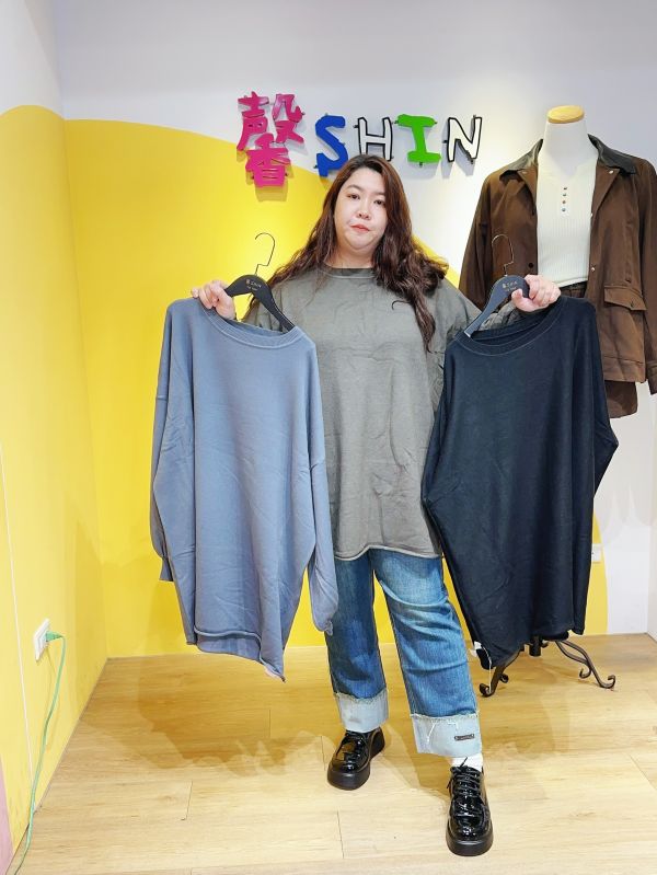 圓領溫柔澎袖針織中長上衣(黑/綠/紫/灰) 