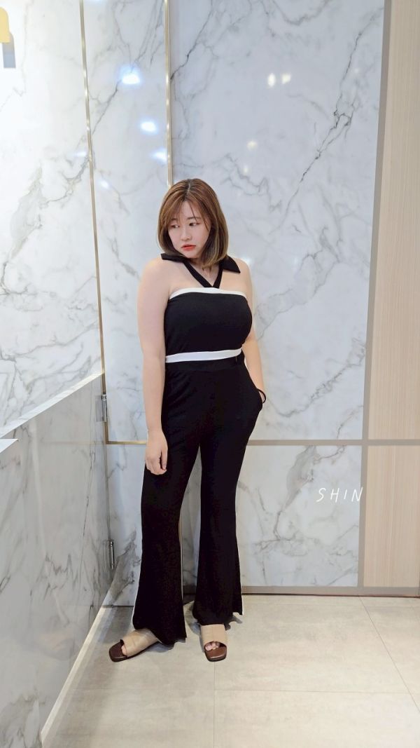 辣妹撞色套裝 