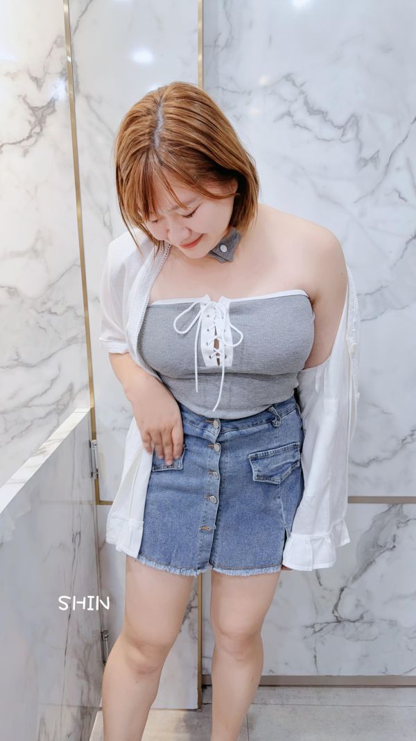 爆乳平口綁帶罩杯小可愛(黑/灰/白) 
