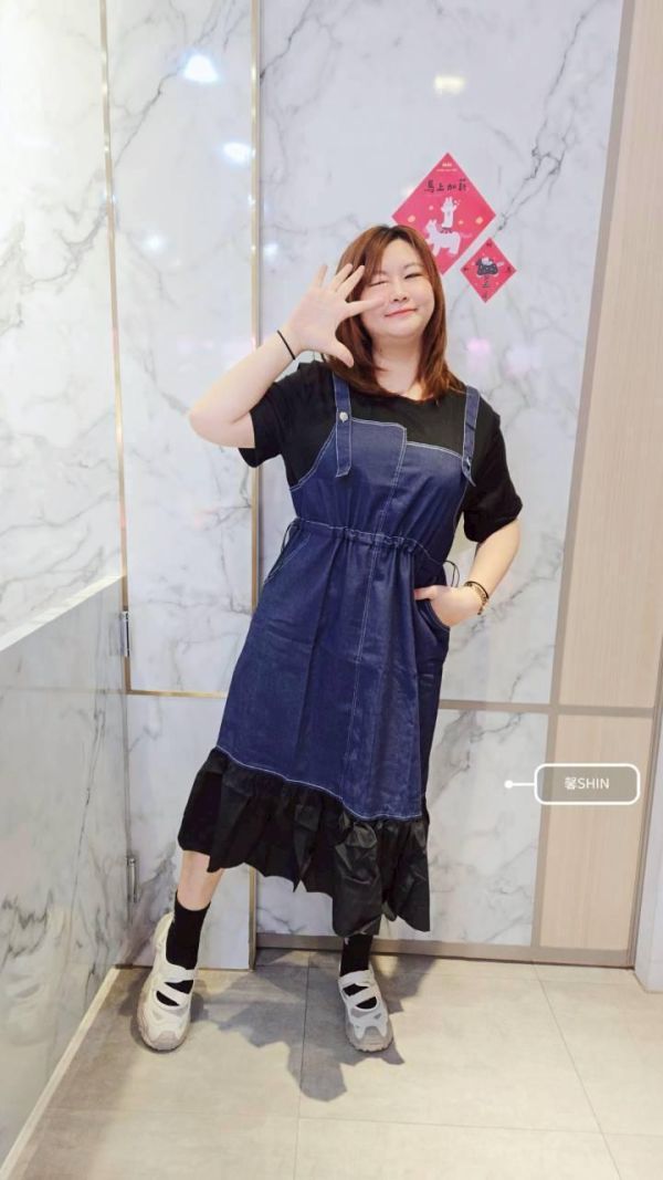 誰穿誰鵝樂的假兩件牛仔拼網紗洋(深/淺) 