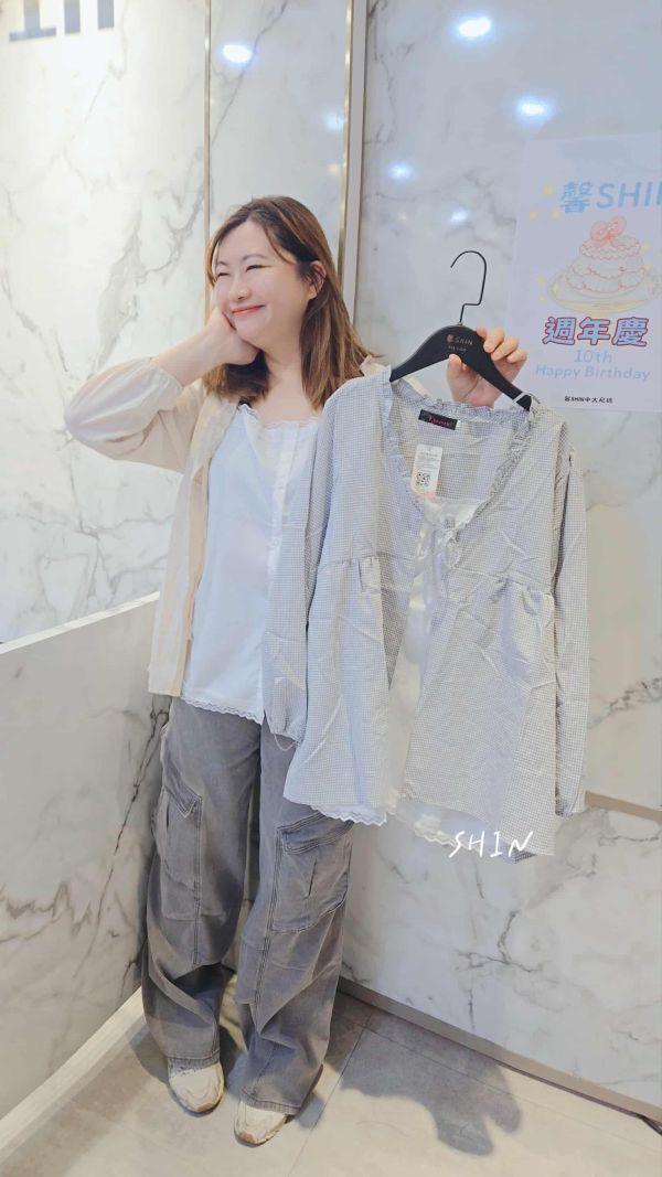 滾蕾絲內襯細格假兩件上衣(黑格/杏格) 