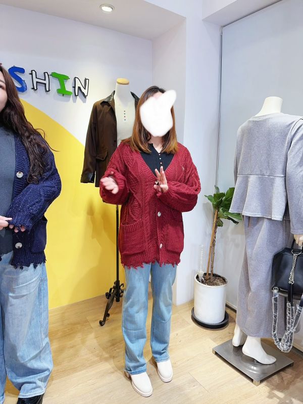 排釦麻花針織外套(杏/卡其/紅/咖/藍) 