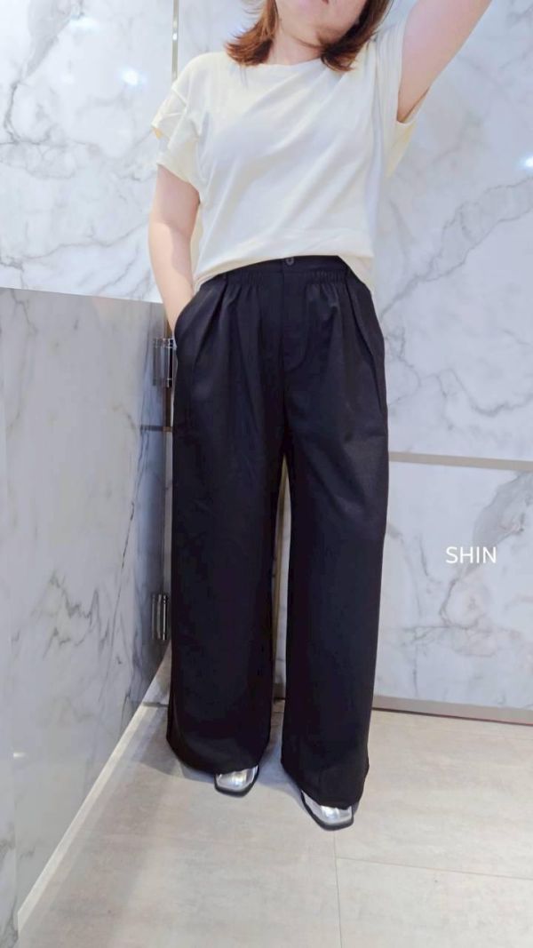 好像有點個性打摺設計寬褲(黑/灰) 