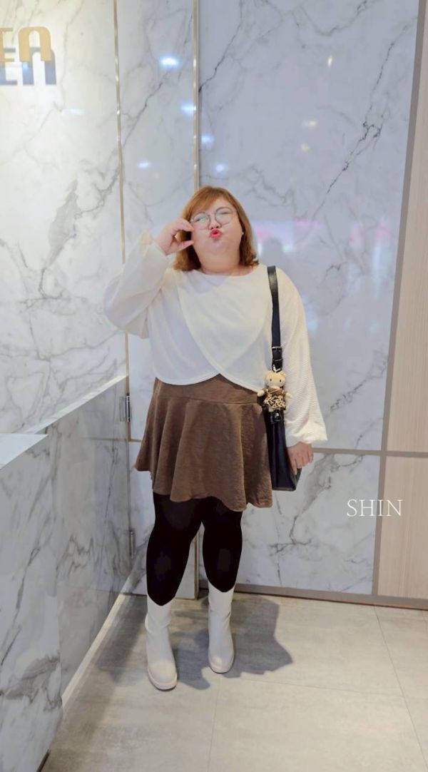 正韓KOREA交叉直紋素上衣(黑/杏) 