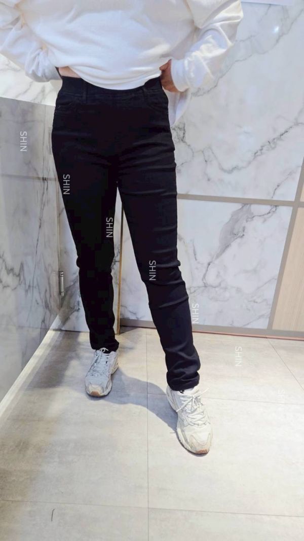 鬆緊挺黑牛仔褲 