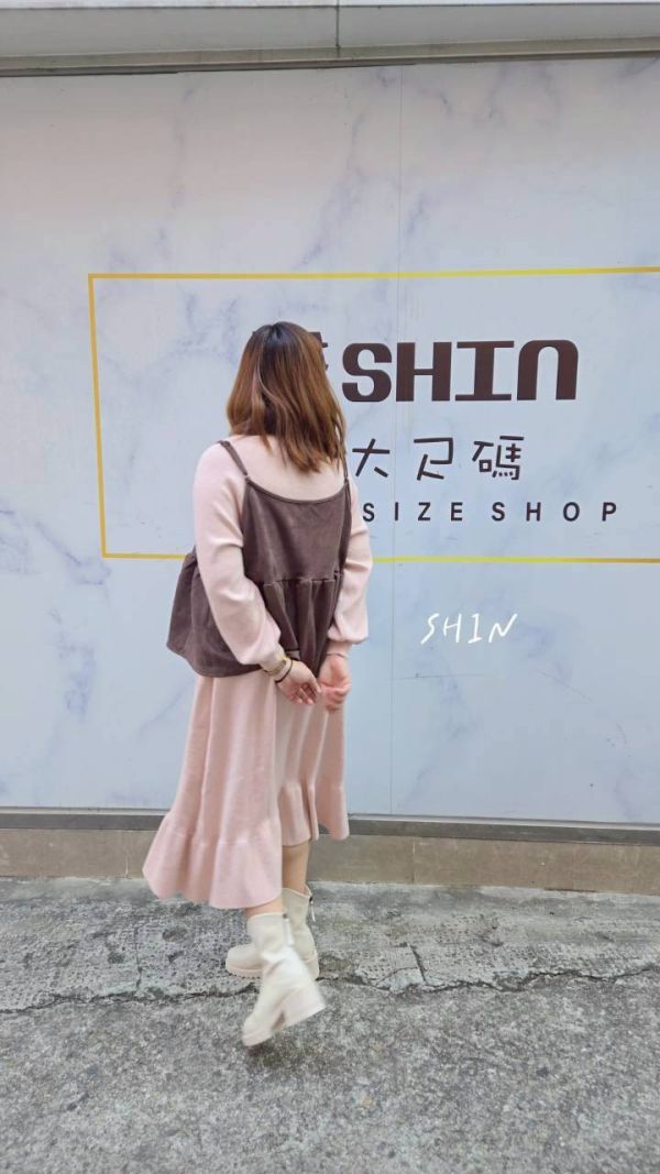 那麼可愛的寬鬆過膝針織洋裝(粉/黑) 