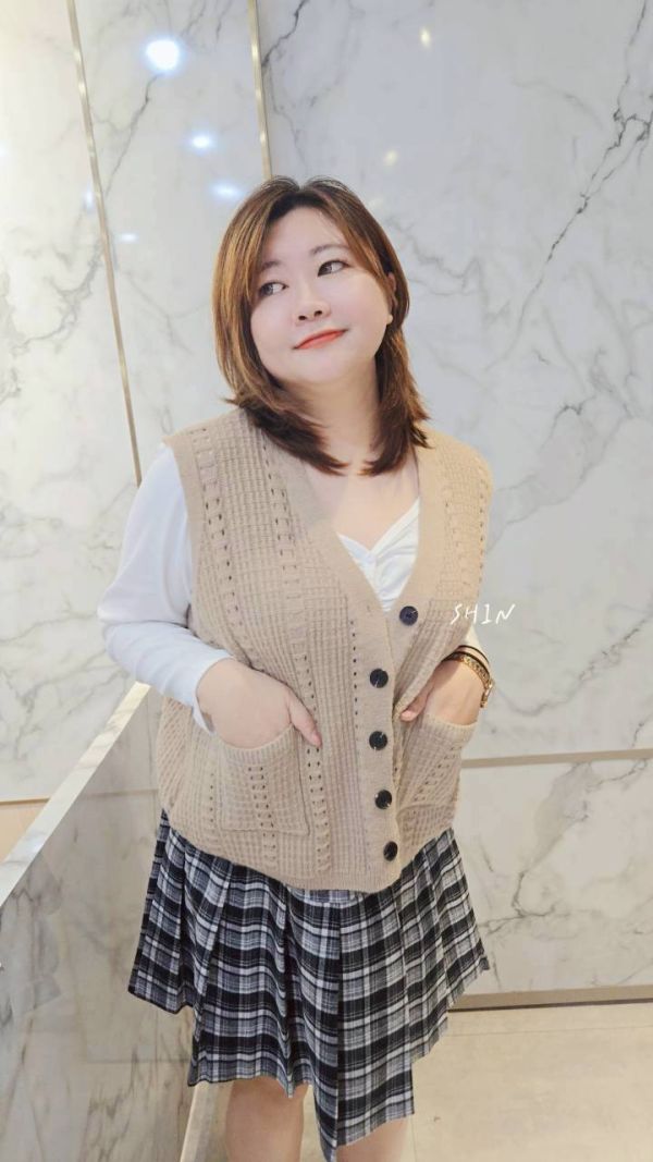 日系鬆餅格針織背心(黑/白/杏/卡其/綠) 