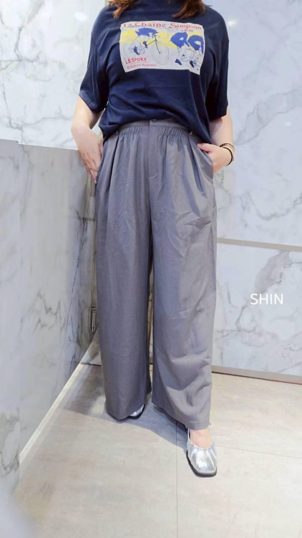 好像有點個性打摺設計寬褲(黑/灰) 