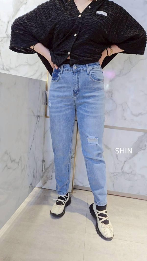 深色口袋心電圖刷破小直筒褲 