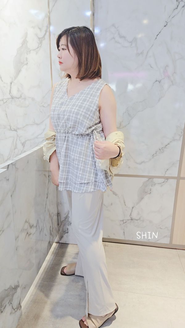 V領格紋棉麻無袖上衣(咖格/灰格) 