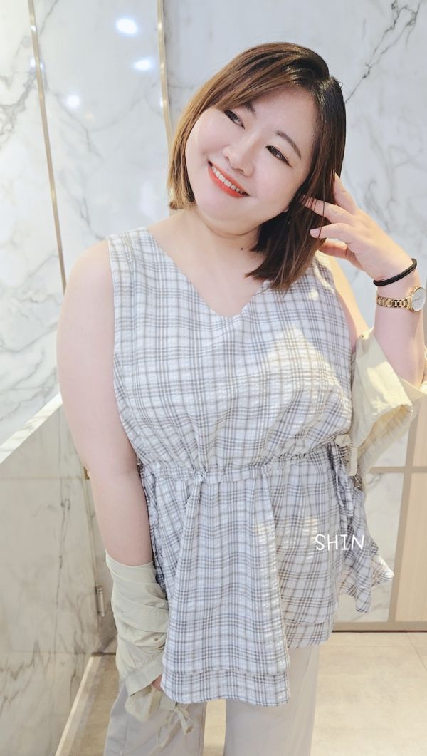 V領格紋棉麻無袖上衣(咖格/灰格) 