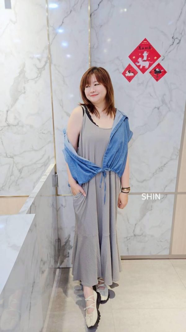 細肩洋搭配牛仔連帽外套裝(黑/卡) 